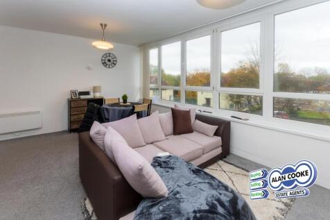 L-SHAPED LIVING ROOM