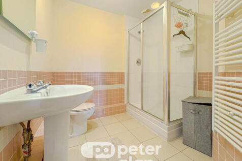En-suite Bathroom