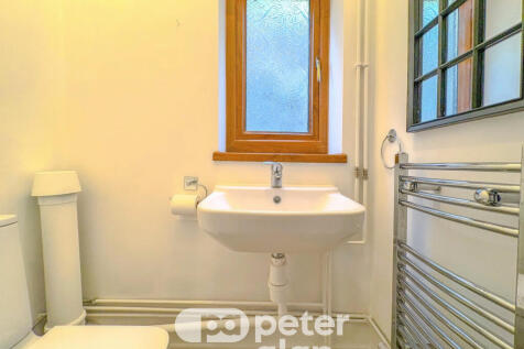 Cloakroom/wc