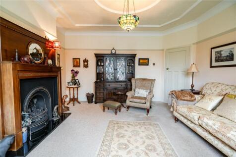 Living Room (2)