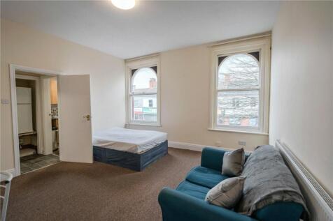 Flat 5 - Living/Bed
