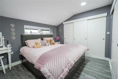 Bungalow Bed 3