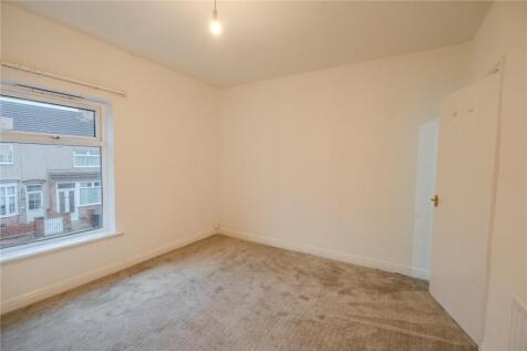 Bedroom 1 (2)