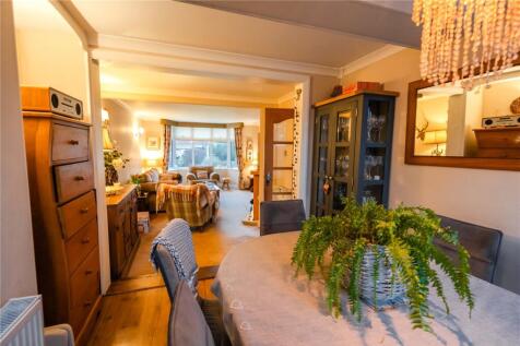 Dining Area (2)