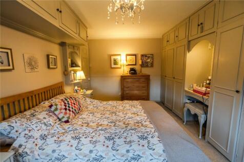 Bedroom 1 (2)