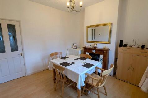 Living Room (2)