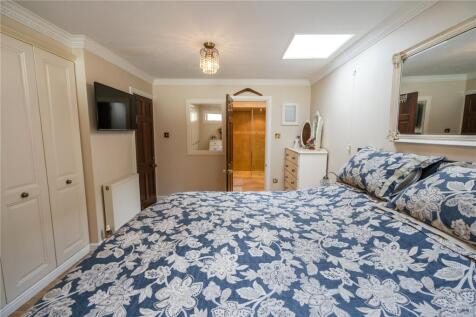 Bedroom 1 (2)