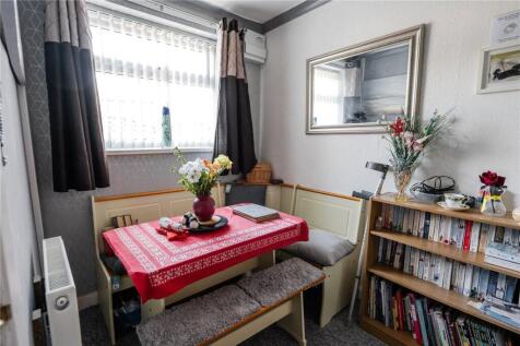 Bedroom 4/ Dining