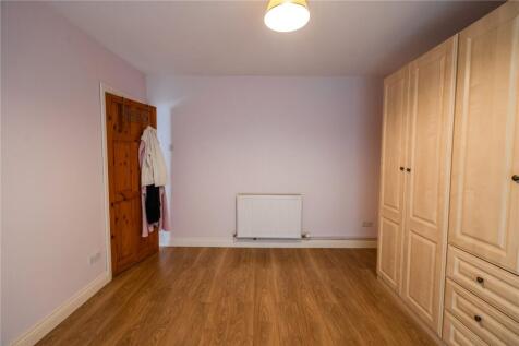 Bedroom 1 (2)