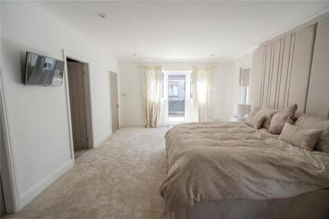 Bedroom 1 (2)