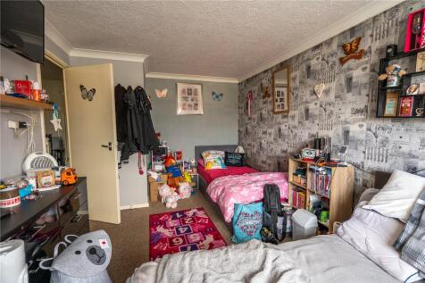 Bedroom 1 (2)