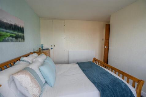 Bedroom 2 (2)