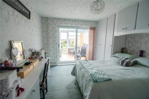 Bedroom 1 (2)
