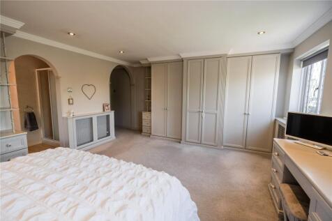 Master Bedroom (2)
