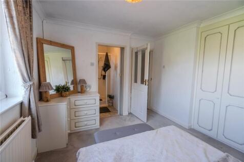 Master Bedroom (2)