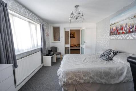 Bedroom 1 (2)