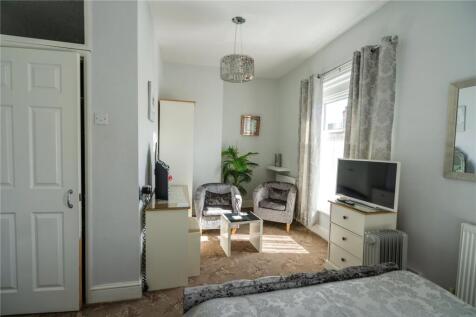 Bedroom 2 (2)