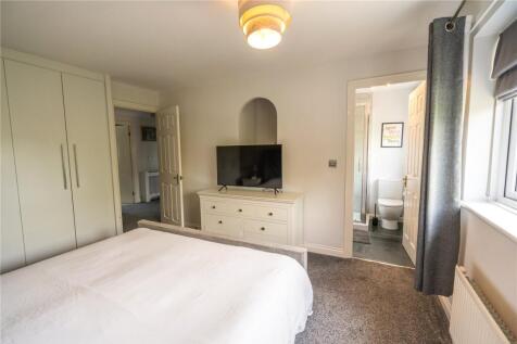 Bedroom 1 (2)