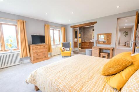 Bedroom 1 (2)