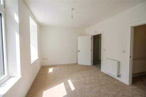 Bedroom 1 (2)