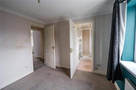 Bedroom 1 (2)