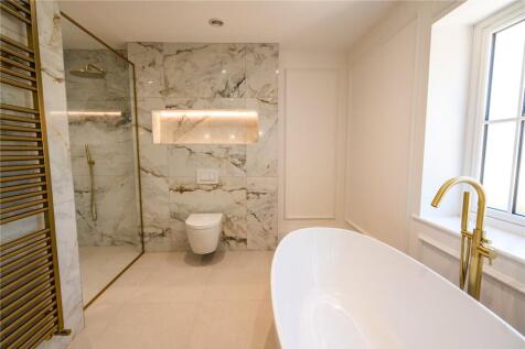 Family Bathroom (2)