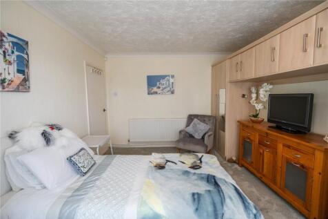 Bedroom 1 (2)