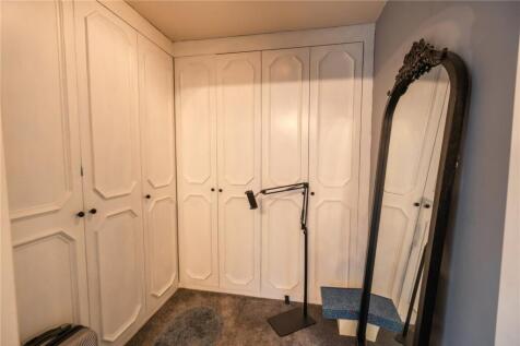 Walk-In Wardrobe