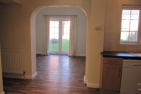 Kitchen through to d