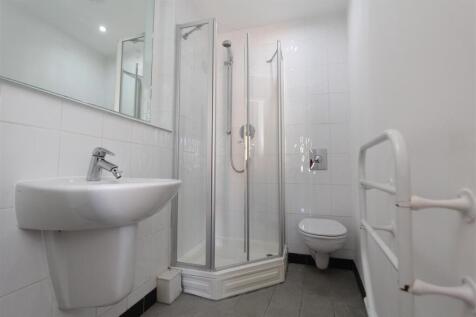 Ensuite.JPG