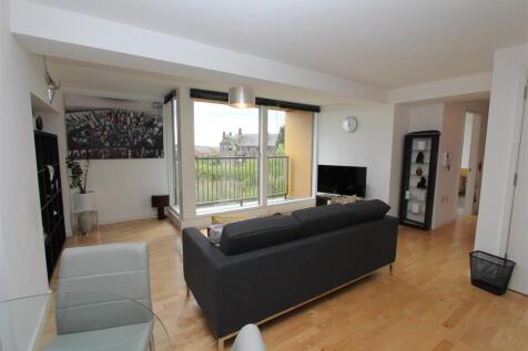 Living Room3.JPG
