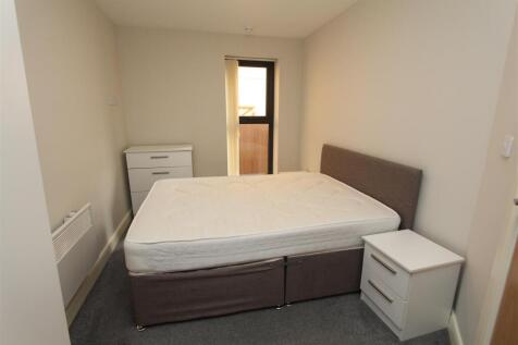 BedRoom 1.JPG