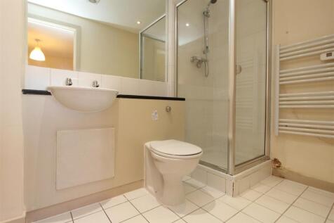 Ensuite.JPG