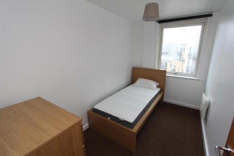 bedroom 2.JPG