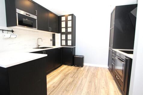 Kitchen 2 .JPG