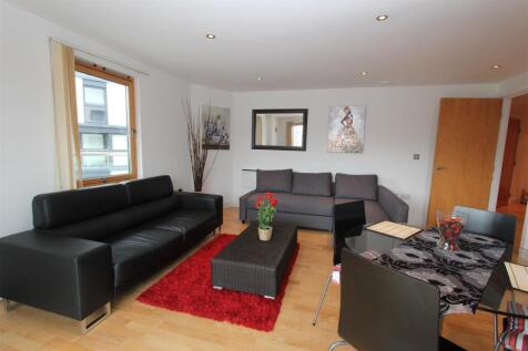 Living Room3.JPG