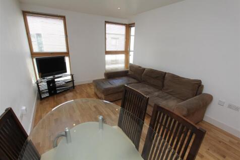 Livingroom1.JPG