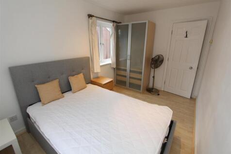 Bed1.JPG