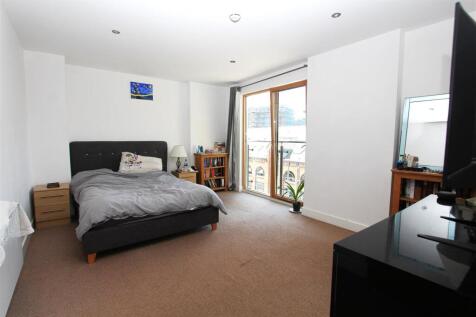 Bedroom 1 .JPG