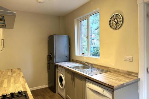 Kitchen 2.jpg