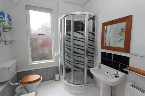 Bathroom1.JPG