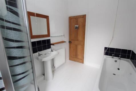 Bathroom2.JPG