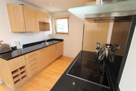 Kitchen2.JPG