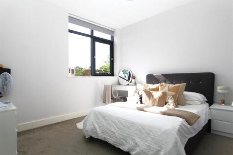 Bedroom 1 .JPG