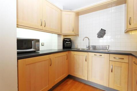 Kitchen 2.JPG
