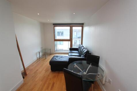 Living room2.JPG