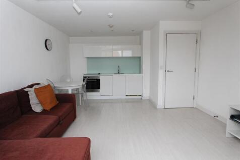 Livingroom2.JPG