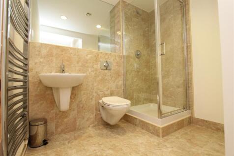 Ensuite.JPG