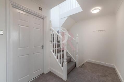 1ST FLOOR LANDING