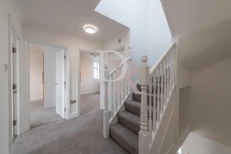 1ST FLOOR LANDING